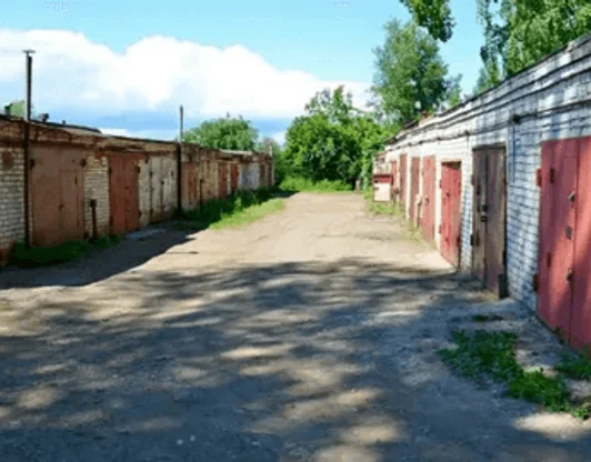 Право собственности на гараж в ГСК: почему многолетнее пользование не заменяет выплату пая — разъяснение Верховного суда